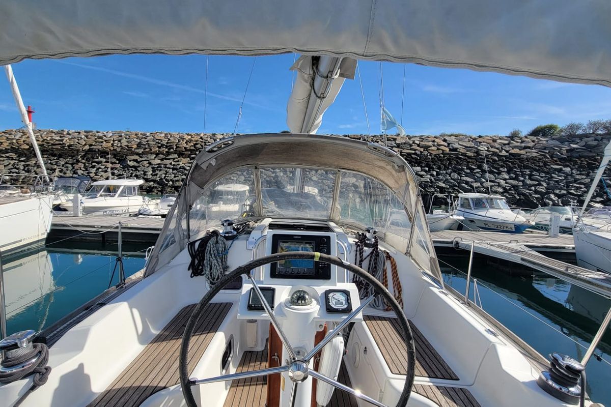 Cockpit of Perig, a Beneteau Oceanis 31 sailboat at Saint-Cast-le-Guildo, France