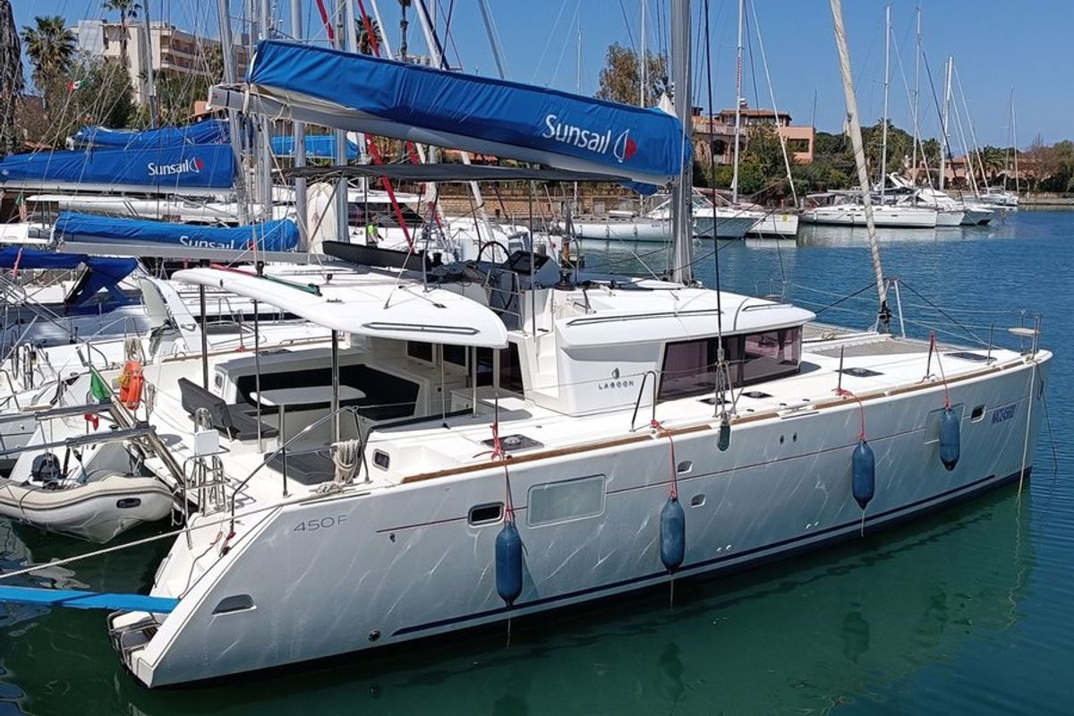 Exterior view of Sunsail Lagoon 450F Classic, a Lagoon 450 Fly catamaran at Tonnarella, Italy
