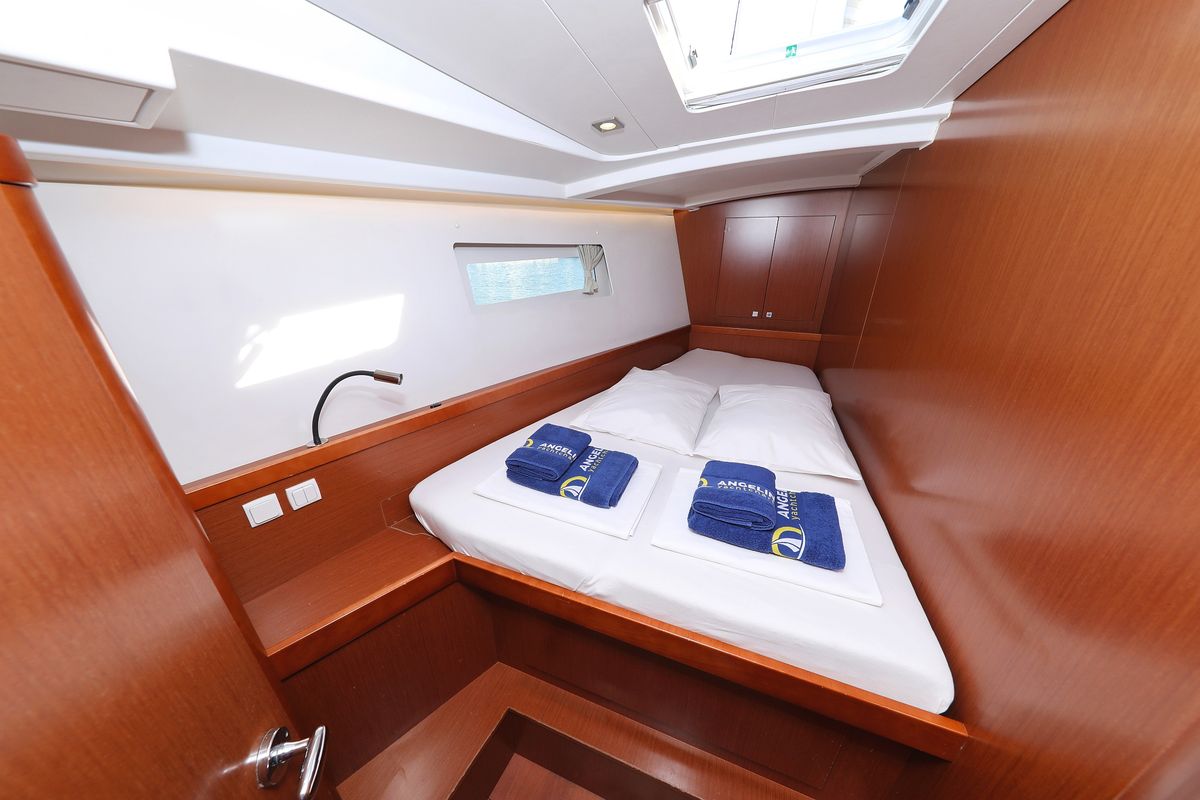 Cabin on Zephyra, a Beneteau Oceanis 45 sailboat at Općina Sukošan, Croatia