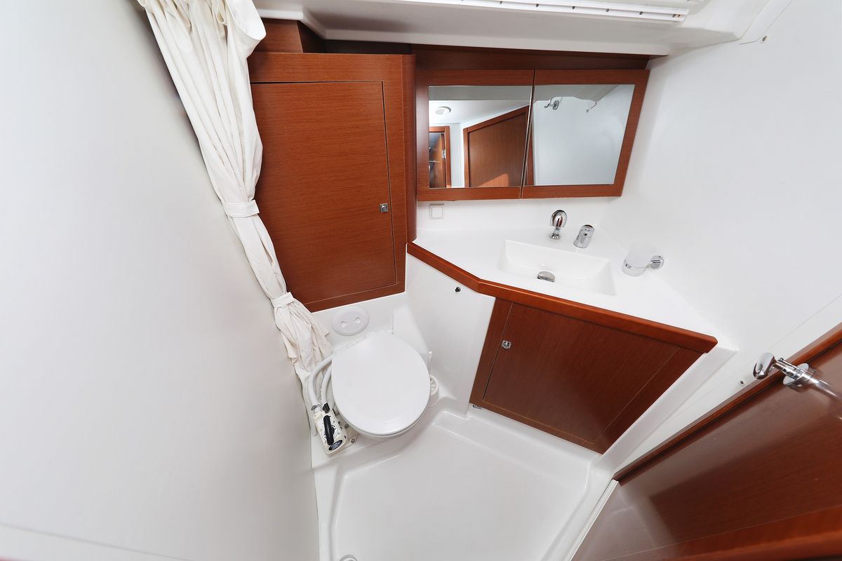 Salon of Zephyra, a Beneteau Oceanis 45 sailboat at Općina Sukošan, Croatia