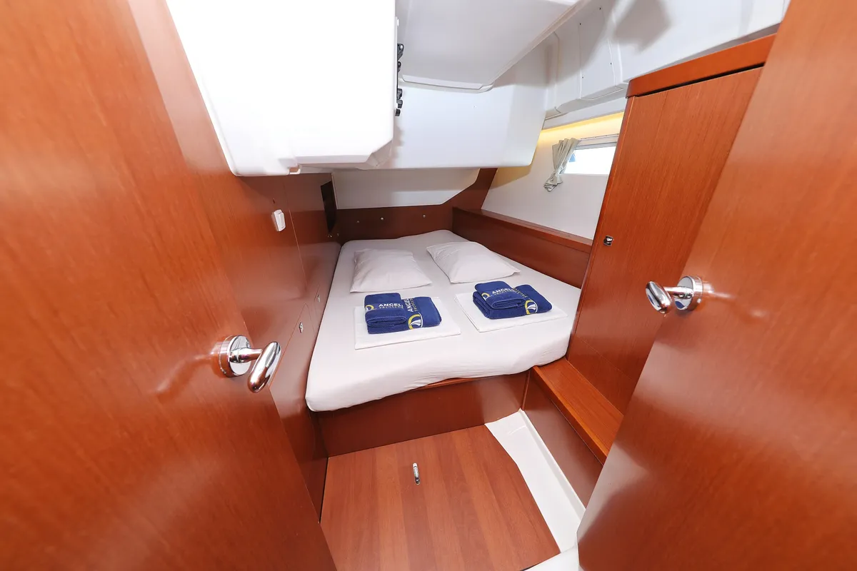Cabin on Zephyra, a Beneteau Oceanis 45 sailboat at Općina Sukošan, Croatia