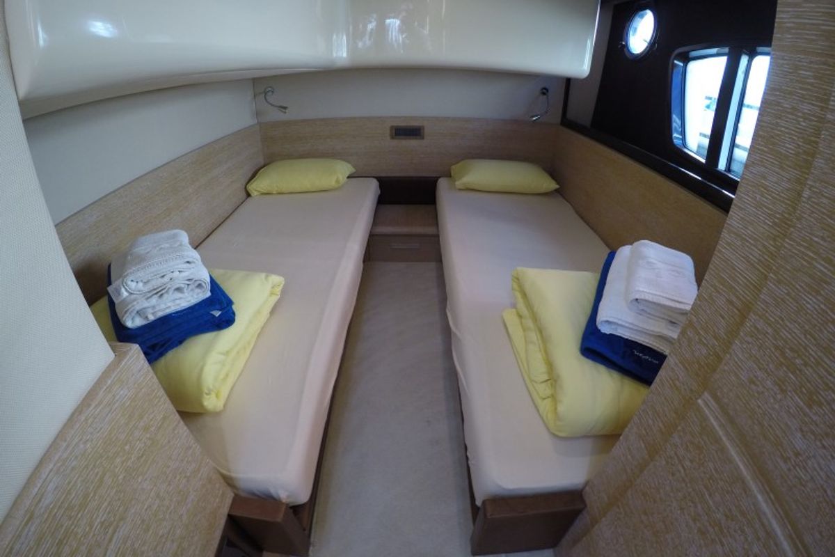 Cabin on Luma, a Azimut 47 yacht at Grad Šibenik, Croatia