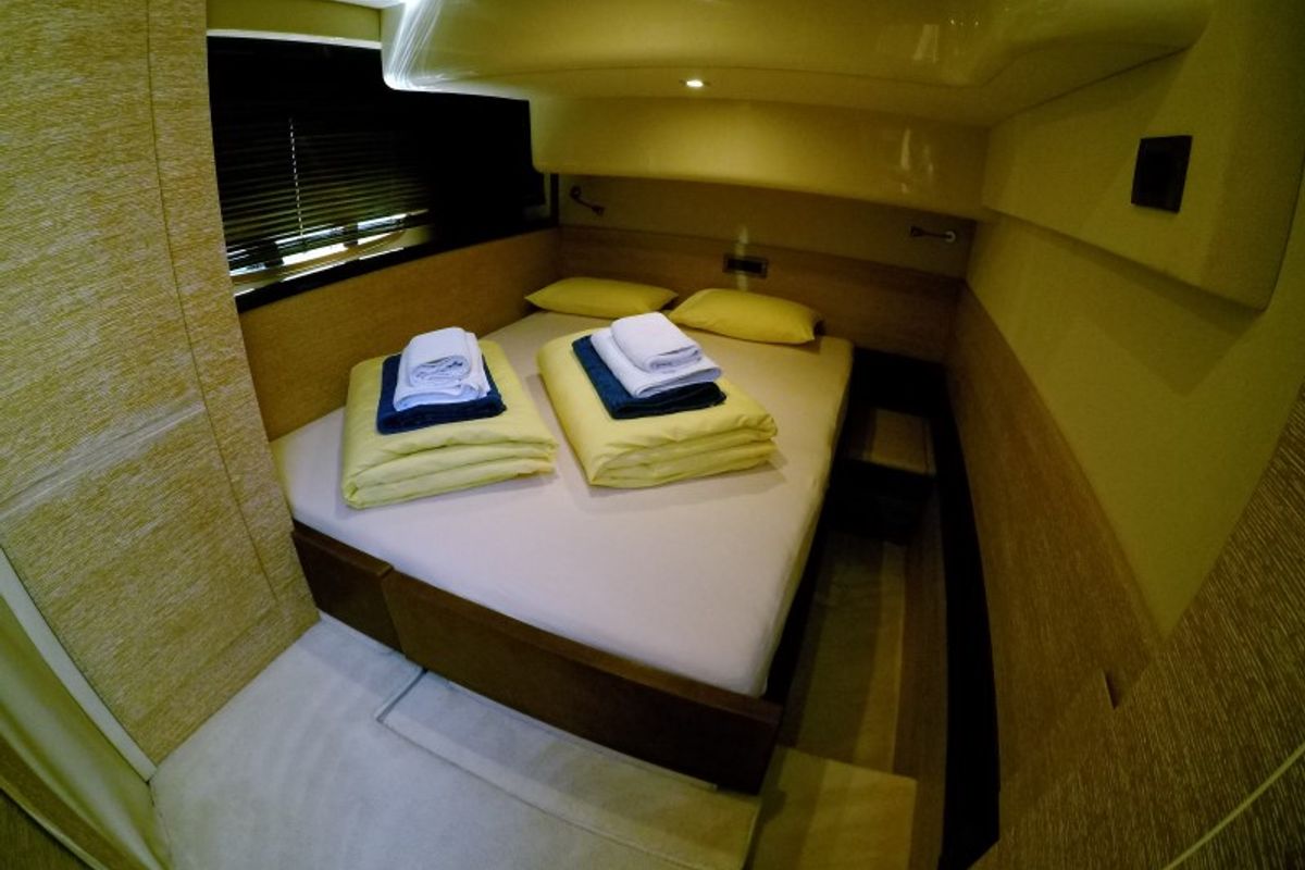 Cabin on Luma, a Azimut 47 yacht at Grad Šibenik, Croatia