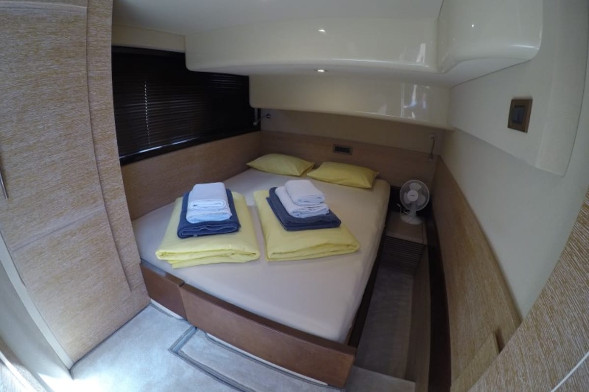 Cabin on Luma, a Azimut 47 yacht at Grad Šibenik, Croatia