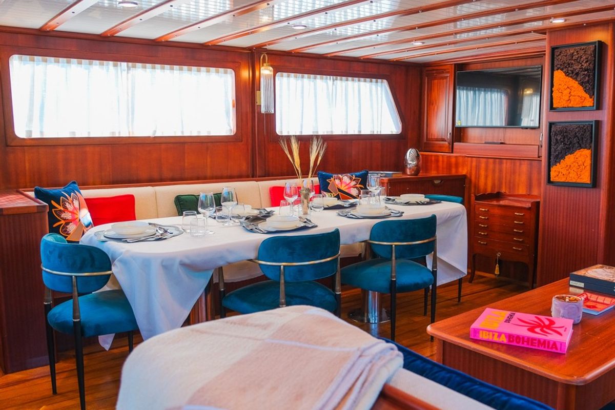 Salon of EYLUL 17, a Gulet Custom built 183 yacht at Bodrum, Turkey