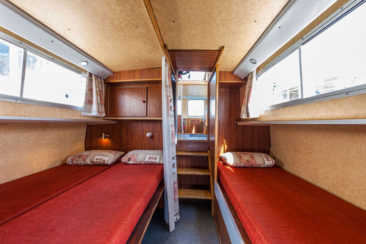Cabin on 1107W-144, a Pénichette 1107 motorboat at Saint-Martin-sur-Oust, France
