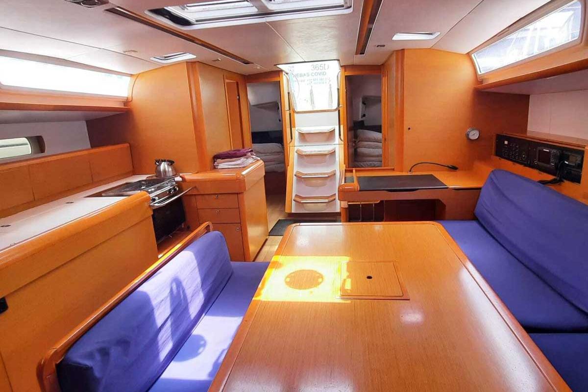 Salon of Hispania Mare, a Jeanneau Sun Odyssey 509 sailboat at Dénia, Spain
