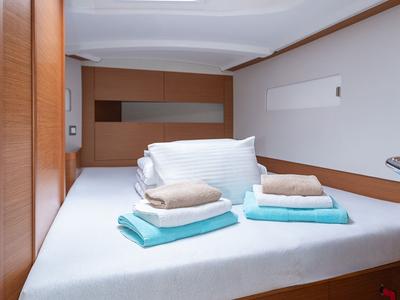 Cabin on Oskar, a Jeanneau Sun Odyssey 410 sailboat at Primošten, Croatia