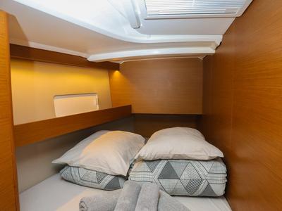Cabin on Nygma Prime, a Jeanneau Sun Odyssey 490 sailboat at Grad Kaštela, Croatia