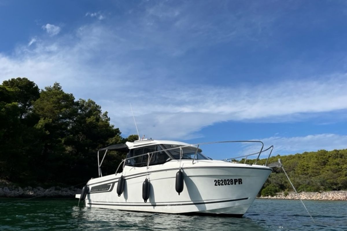 Cockpit of no name, a Jeanneau Merry Fisher 695 motorboat at Općina Sukošan, Croatia