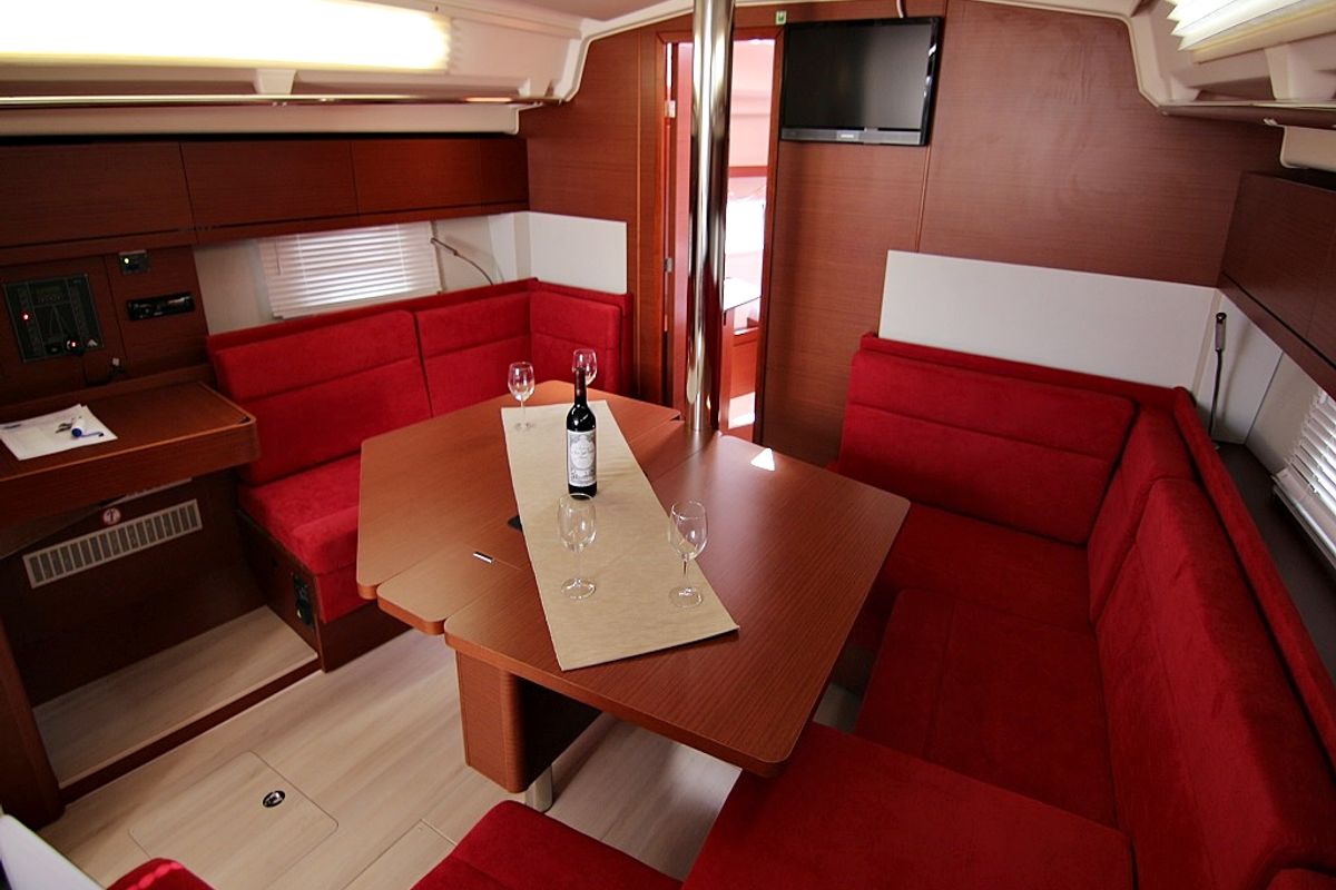 Salon of Eva, a Hanse Yachts Hanse 418 sailboat at Općina Sukošan, Croatia