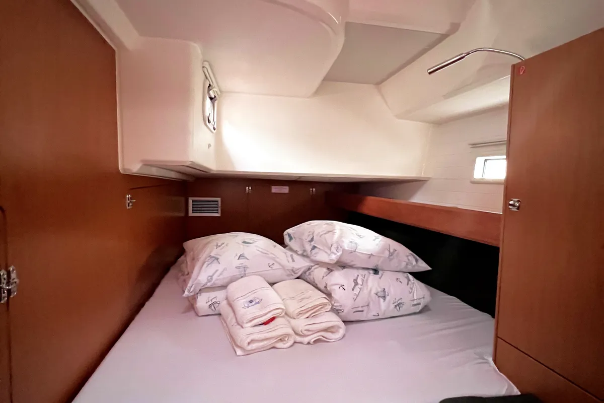 Cabin on Sailuxe - Gloria, a Bavaria Cruiser 46 sailboat at Grad Kaštela, Croatia