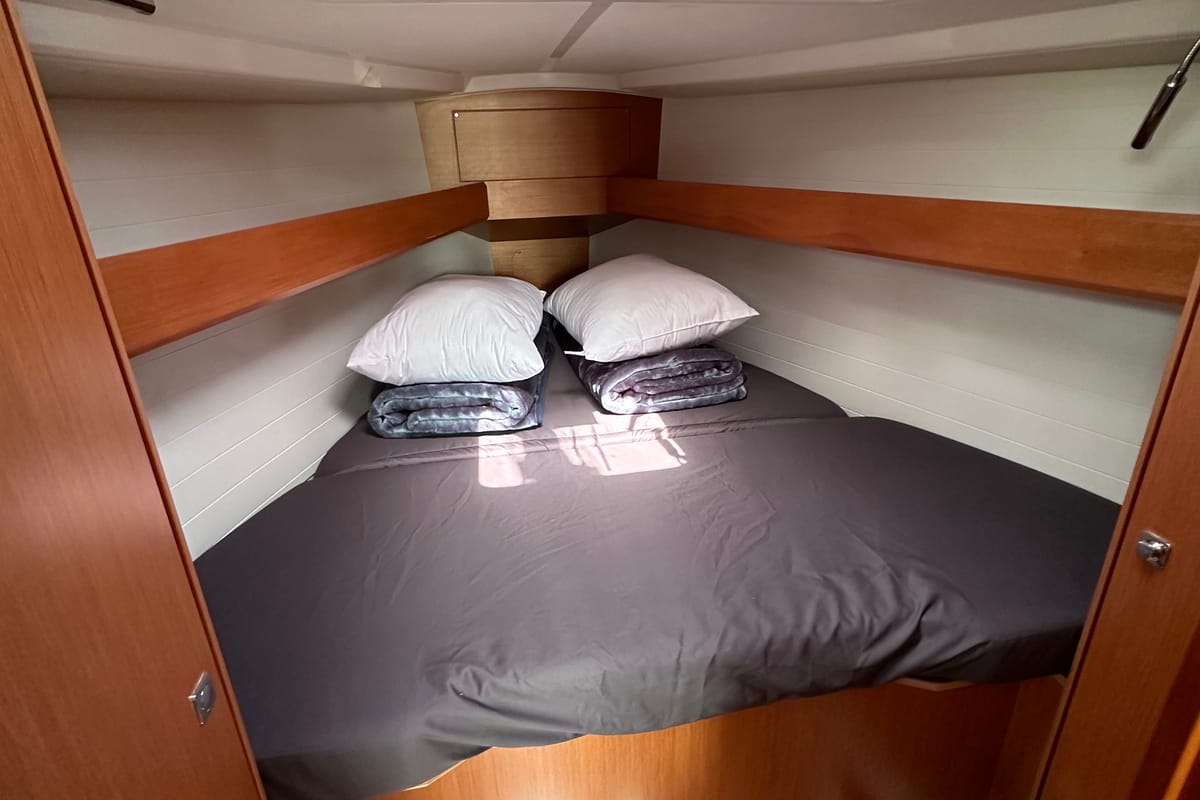 Cabin on Eliza, a Bavaria Cruiser 34 sailboat at Athens, Greece