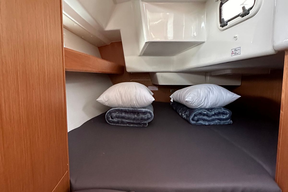 Cabin on Eliza, a Bavaria Cruiser 34 sailboat at Athens, Greece
