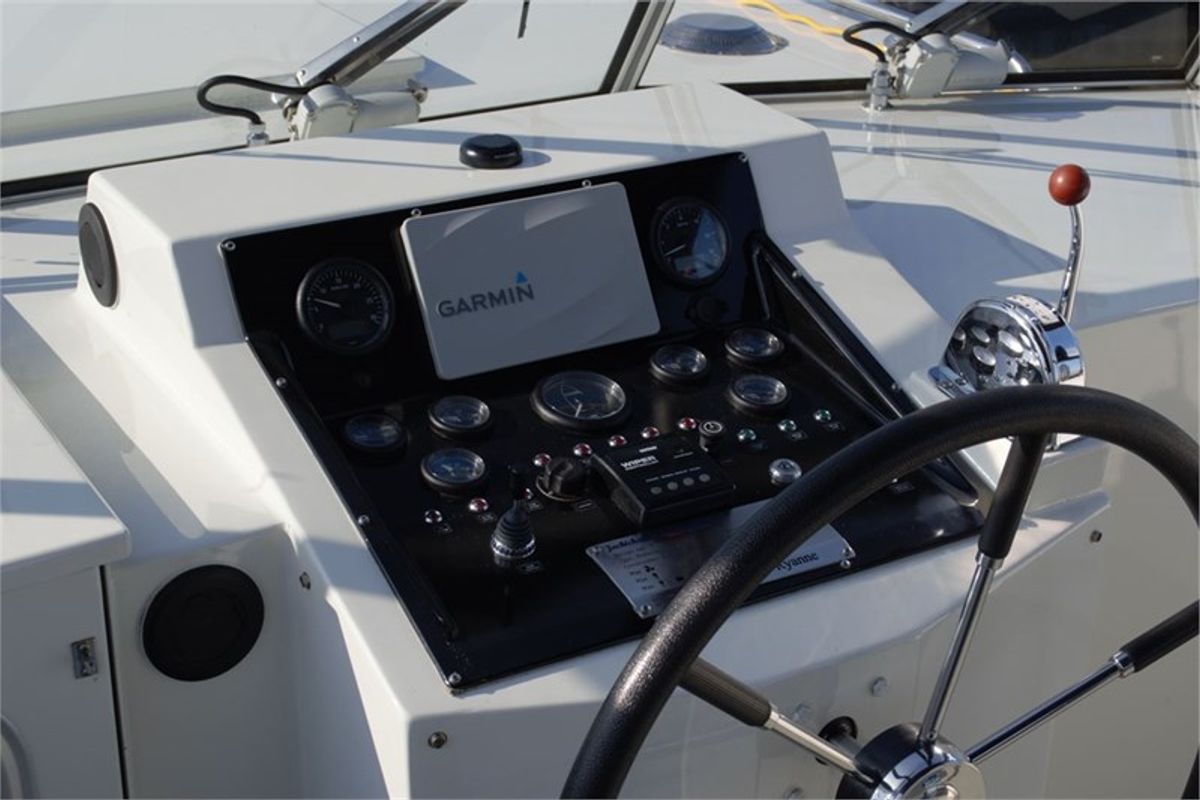 Cockpit of Ryanne, a De Drait Kotterjacht 13.5 GL motorboat at Woudsend, Netherlands