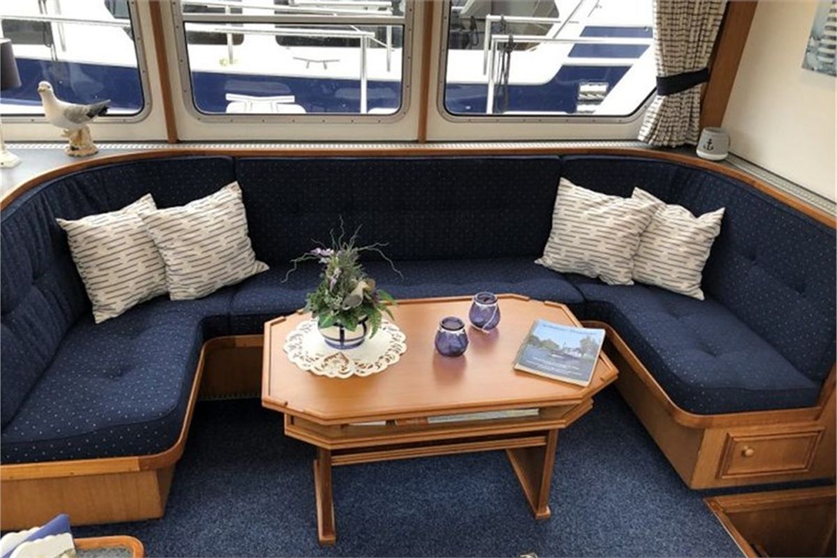 Salon of Ryanne, a De Drait Kotterjacht 13.5 GL motorboat at Woudsend, Netherlands