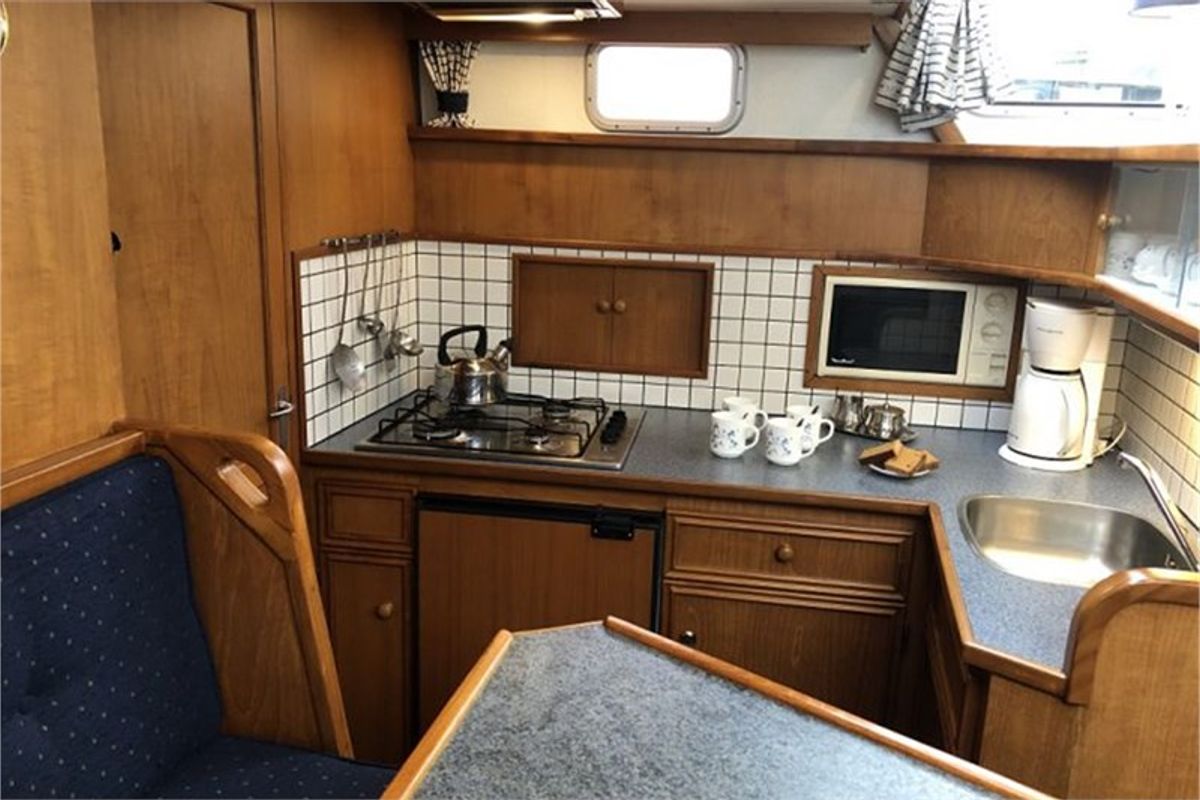 Galley of Ryanne, a De Drait Kotterjacht 13.5 GL motorboat at Woudsend, Netherlands