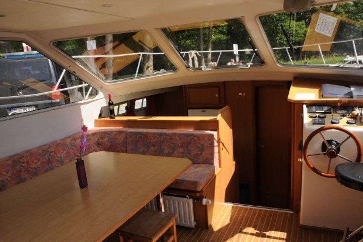 Salon of Athene, a Gulet Tarpon 42 N motorboat at Lübz, Germany