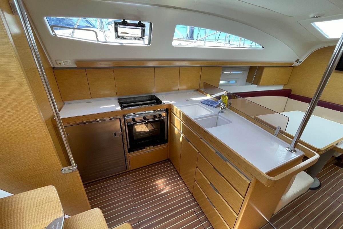 Galley of Sagitta, a Elan 444 Impression sailboat at Općina Sukošan, Croatia