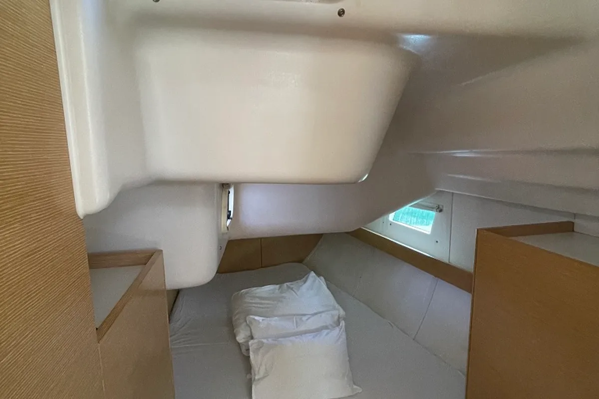 Cabin on Sagitta, a Elan 444 Impression sailboat at Općina Sukošan, Croatia