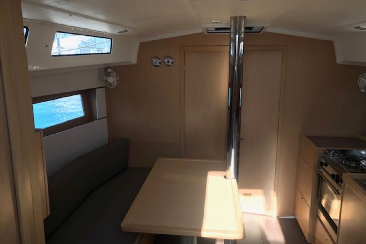Salon of Zosma, a Beneteau Oceanis 38.1 sailboat at Rosignano Solvay, Italy