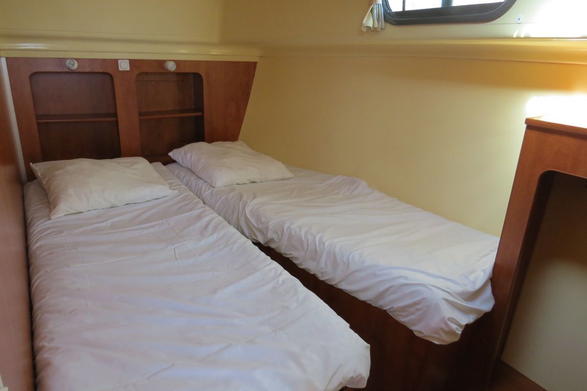 Cabin on Maestro, a Nicols Estivale Quattro motorboat at Grez-Neuville, France