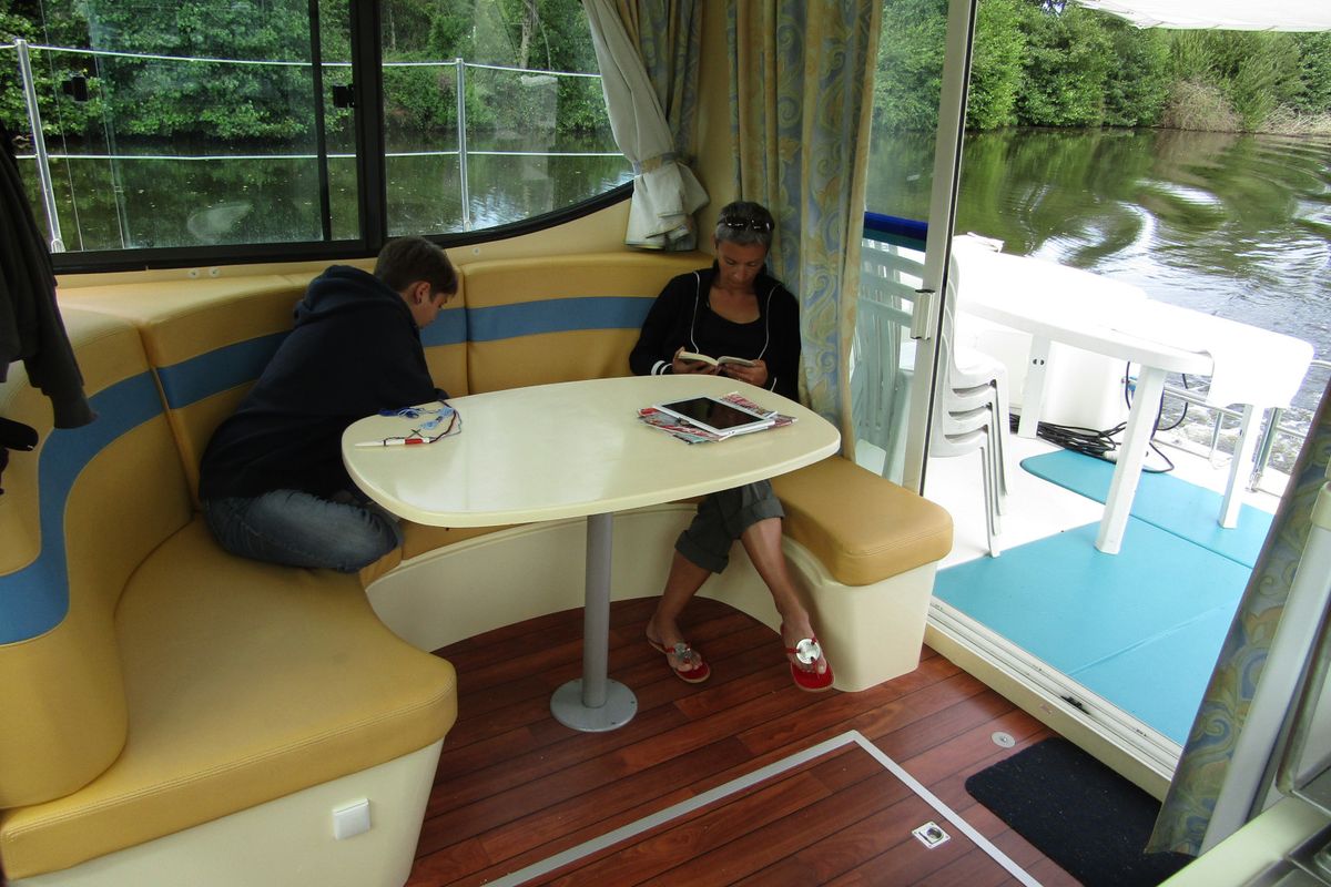 Salon of Maestro, a Nicols Estivale Quattro motorboat at Grez-Neuville, France