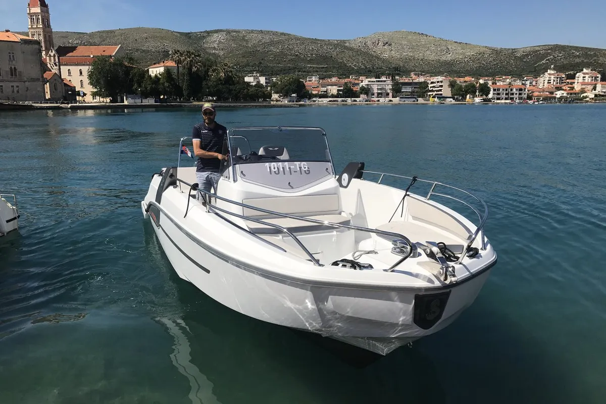 Beneath Flyer 7.7 Space Deck, a Beneteau Flyer 7.7 Space Deck motorboat at Grad Trogir, Croatia
