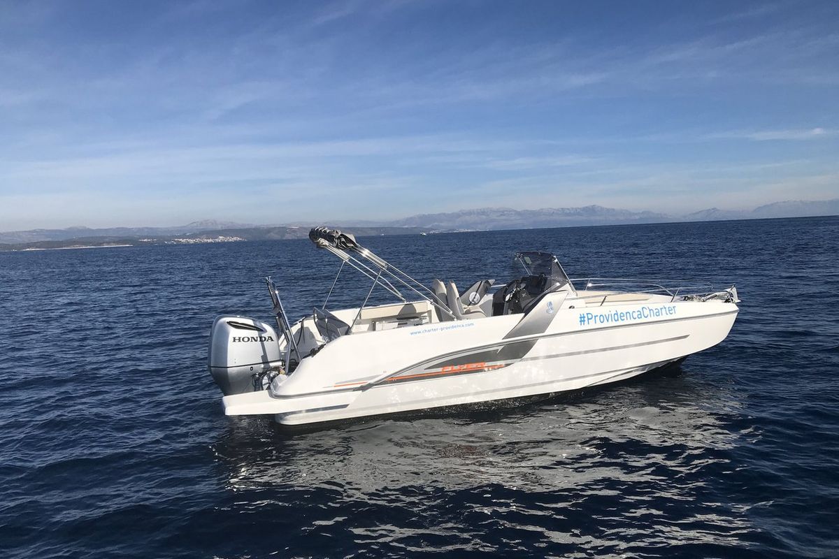Beneath Flyer 7.7 Space Deck, a Beneteau Flyer 7.7 Space Deck motorboat at Grad Trogir, Croatia