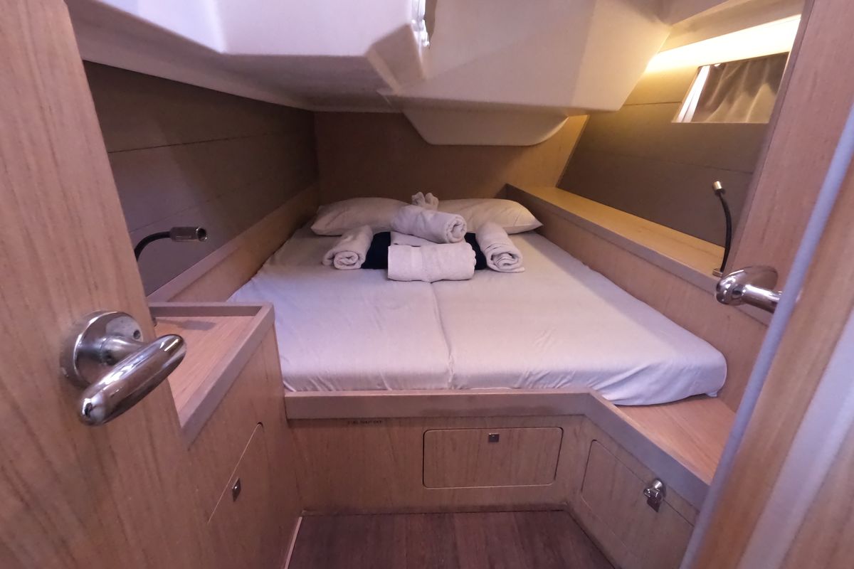 Cabin on Jada, a Beneteau Oceanis 48 sailboat at Road Town, British Virgin Islands