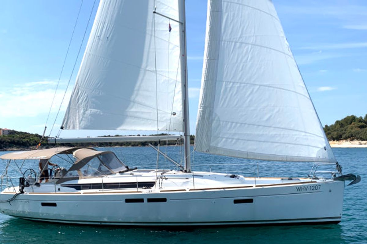 Salon of Vencel, a Jeanneau Sun Odyssey 479 sailboat at Grad Pula, Croatia