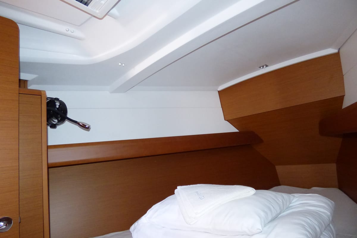Cabin on Vacskamati, a Jeanneau Sun Odyssey 389 sailboat at Grad Kaštela, Croatia