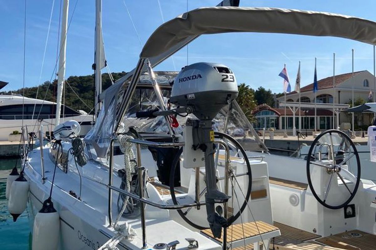 Deck of Ka Nani, a Beneteau Oceanis 34.1 sailboat at Općina Rogoznica, Croatia