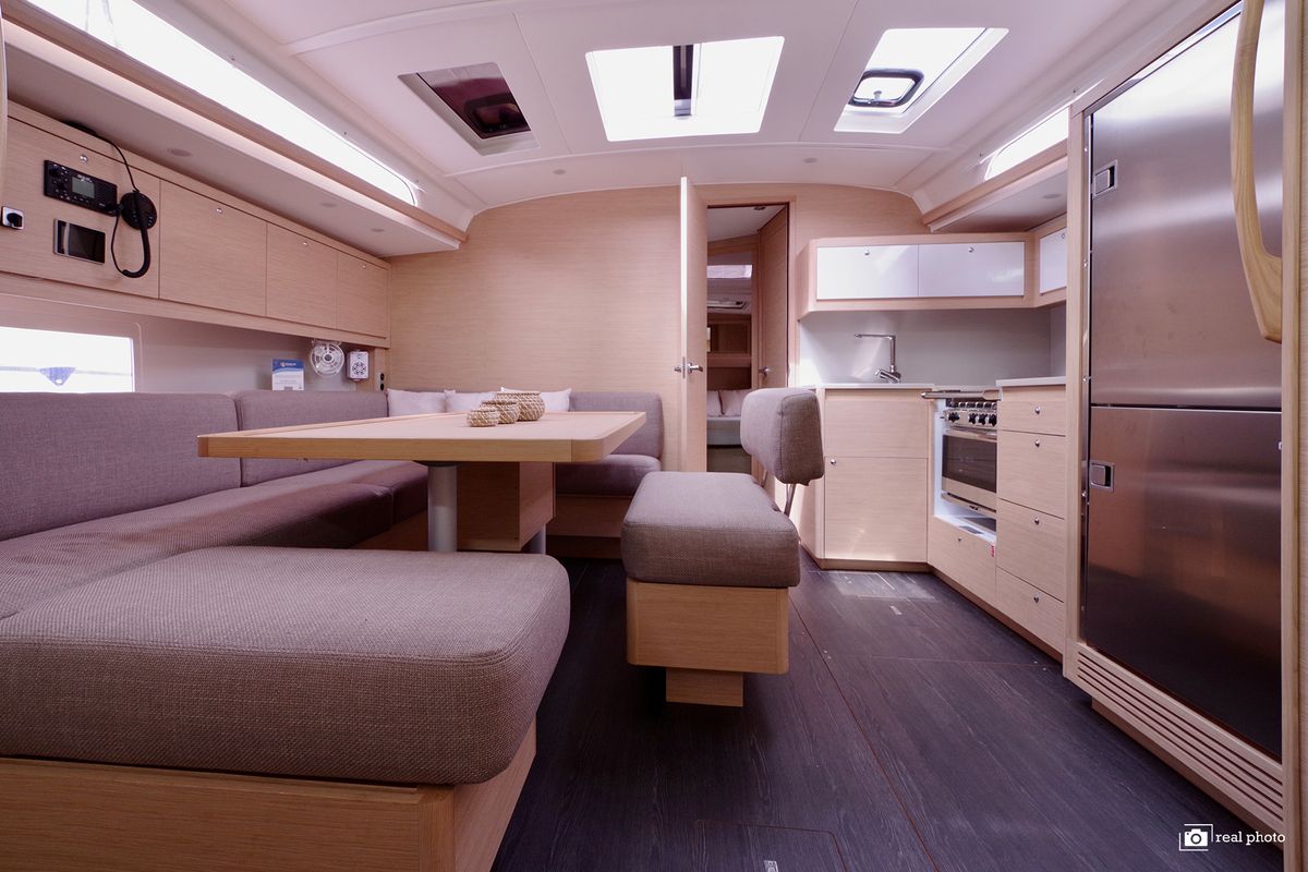 Salon of Perla, a Dufour 470 sailboat at Tonnarella, Italy