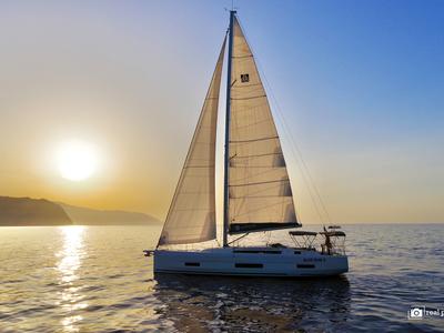 Exterior view of Perla, a Dufour 470 sailboat at Tonnarella, Italy