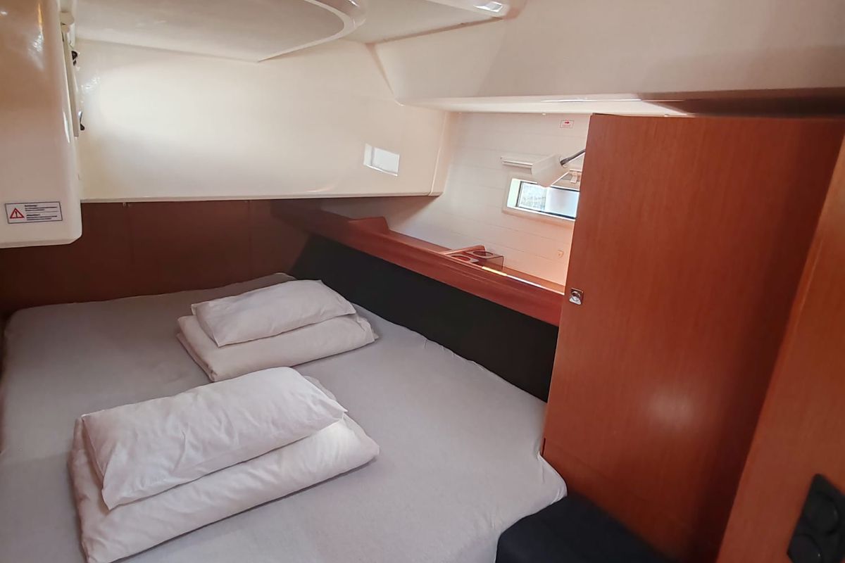 Cabin on Titan, a Bavaria Cruiser 46 sailboat at Općina Pakoštane, Croatia