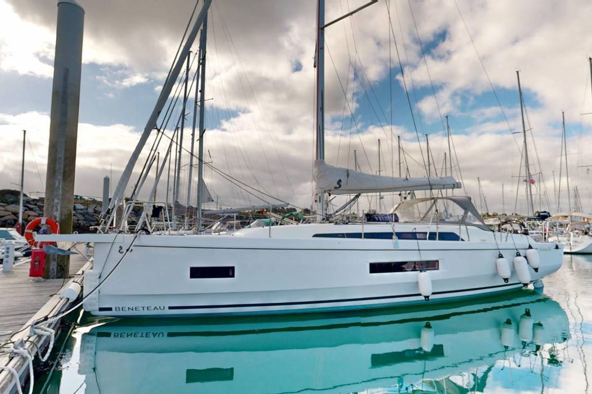 Exterior view of Tagada 4, a Beneteau Oceanis 40.1 sailboat at Saint-Cast-le-Guildo, France