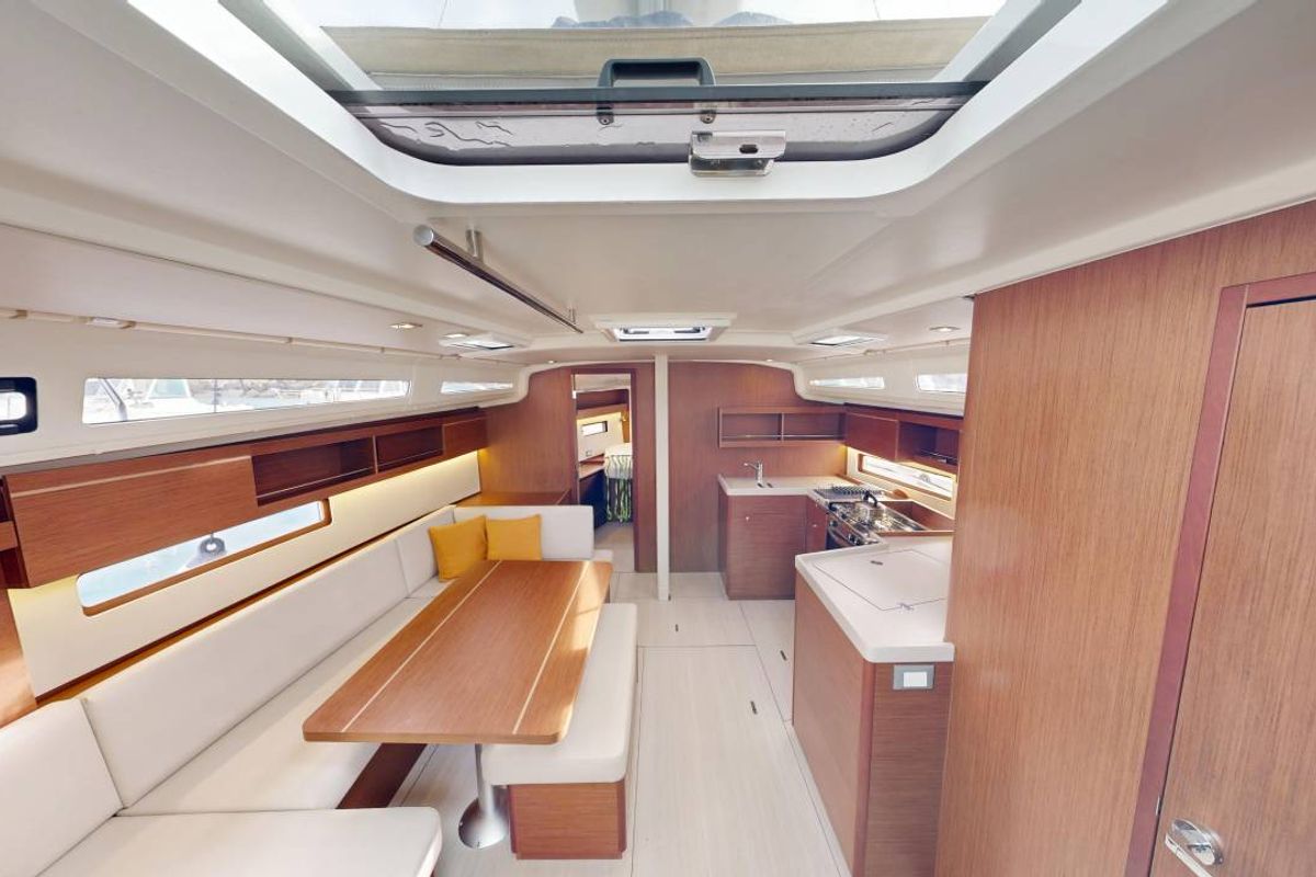 Salon of Tagada 4, a Beneteau Oceanis 40.1 sailboat at Saint-Cast-le-Guildo, France
