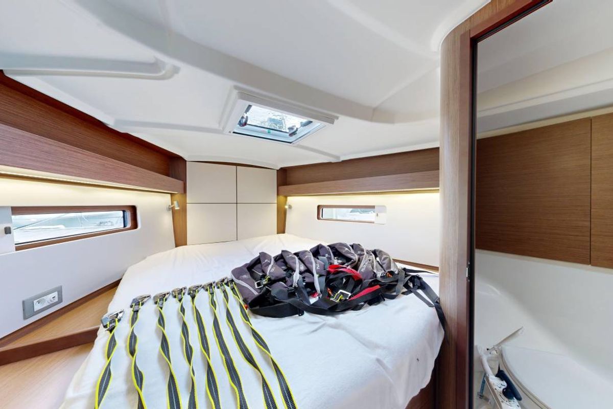Cabin on Tagada 4, a Beneteau Oceanis 40.1 sailboat at Saint-Cast-le-Guildo, France