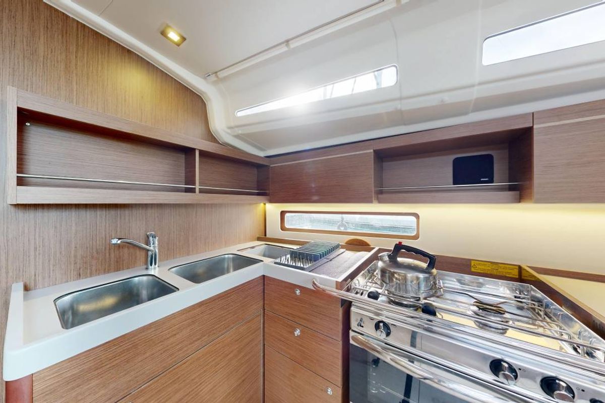 Galley of Tagada 4, a Beneteau Oceanis 40.1 sailboat at Saint-Cast-le-Guildo, France