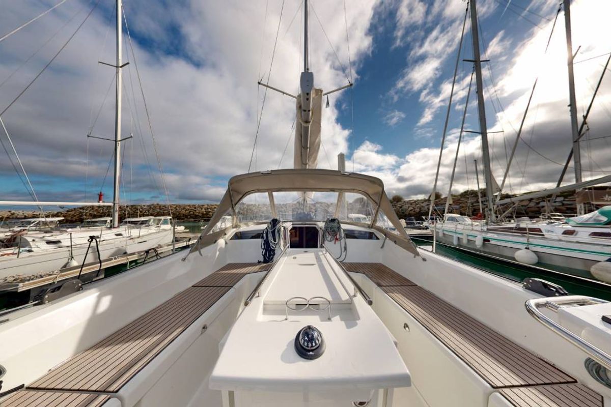 Deck of Tagada 4, a Beneteau Oceanis 40.1 sailboat at Saint-Cast-le-Guildo, France