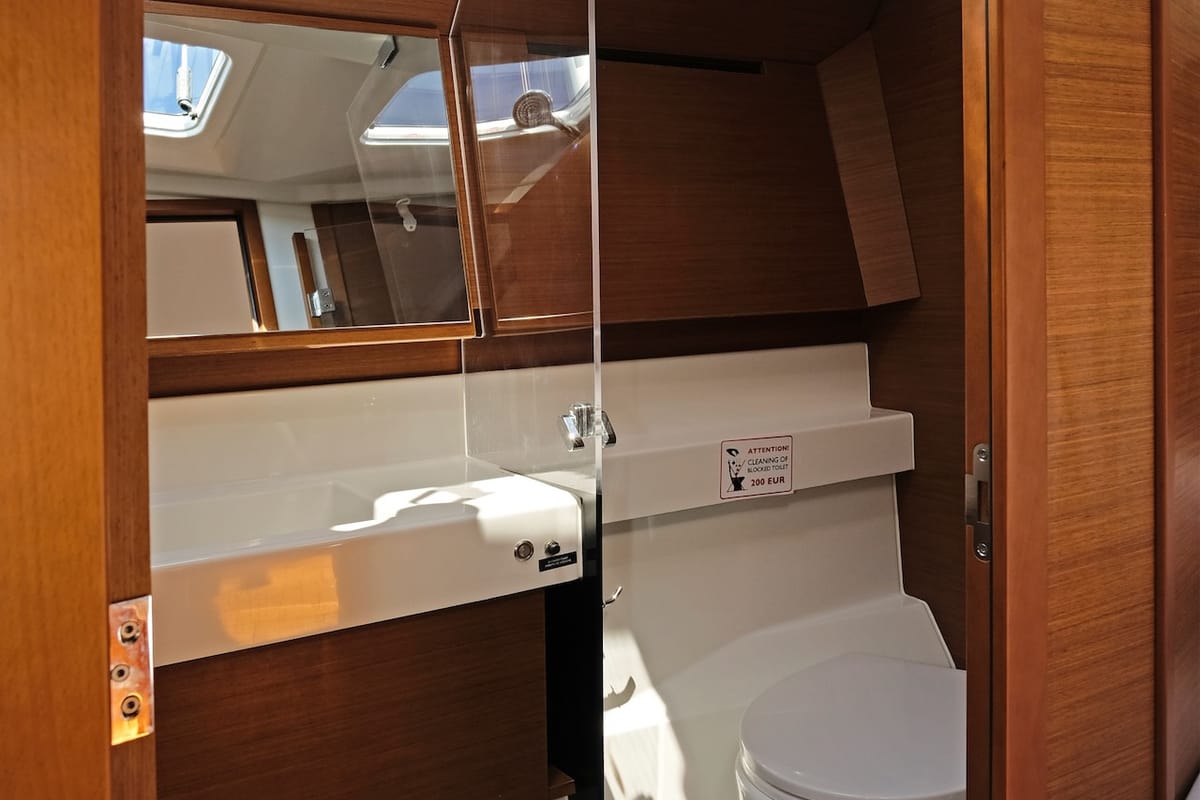 Cabin on Bella Ciao, a Jeanneau Sun Odyssey 410 sailboat at Split, Croatia