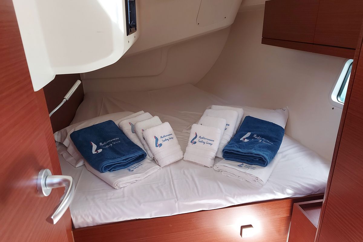 Cabin on Pasithea, a Hanse Yachts Hanse 418 sailboat at Lavreotiki Municipal Unit, Greece