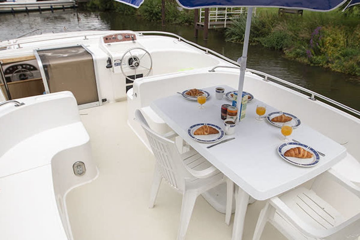 Deck of Classique Star - Budget 14, a Cygnet Classique Star motorboat at Decize, France