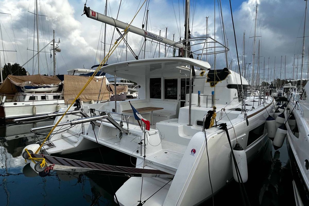 Exterior view of DIDOO, a Lagoon 40 catamaran at Kontokali, Greece