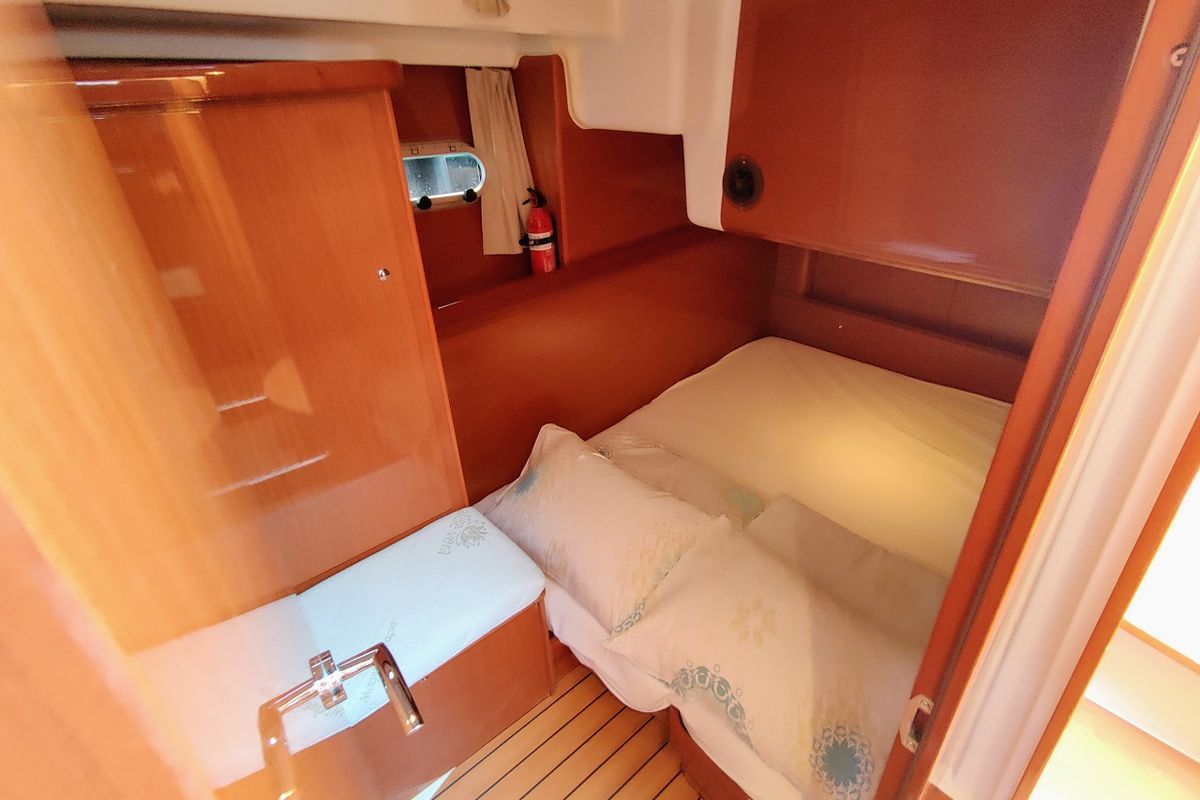 Cabin on Ardea, a Beneteau Antares 13,80 yacht at Općina Sukošan, Croatia
