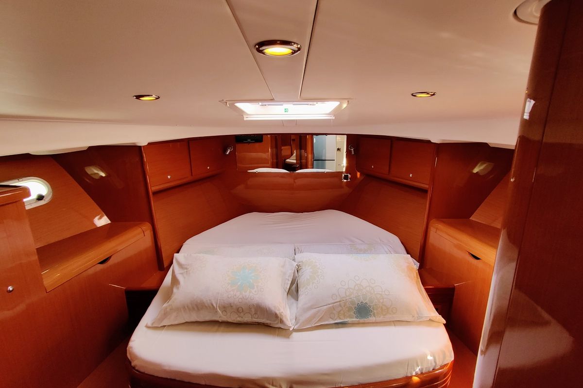 Cabin on Ardea, a Beneteau Antares 13,80 yacht at Općina Sukošan, Croatia