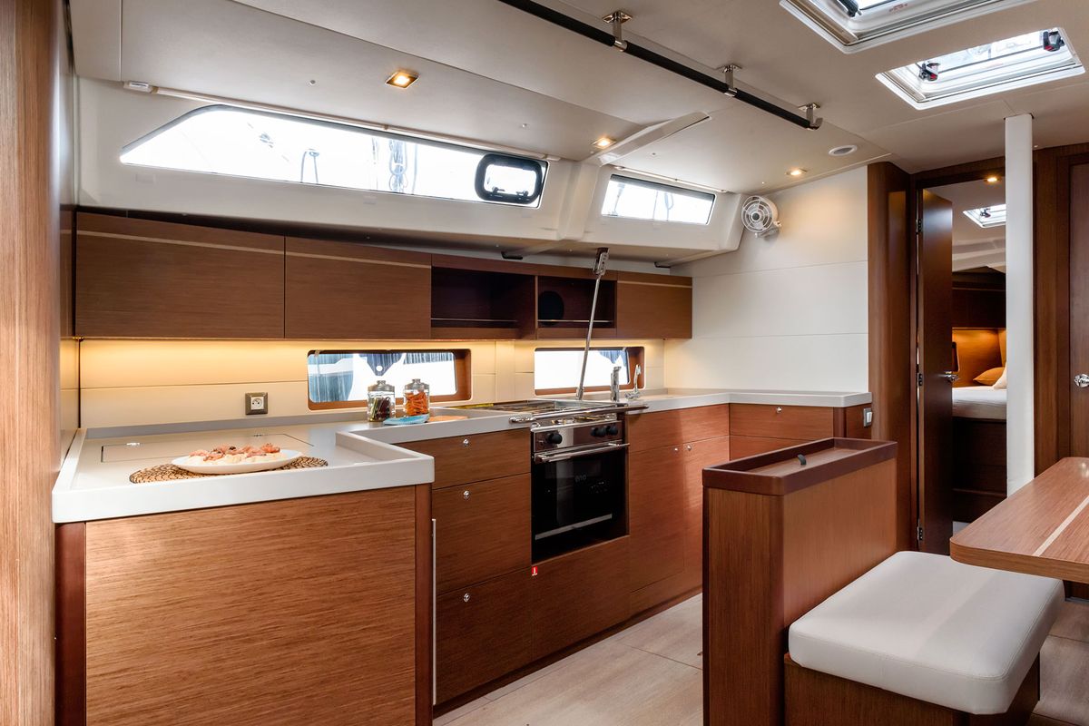 Circe, a Beneteau Oceanis 46.1 sailboat at Cannigione, Italy