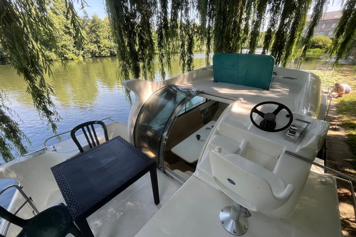 Deck of Concerto 1, a Nicols Confort 1100 motorboat at Sablé-sur-Sarthe, France