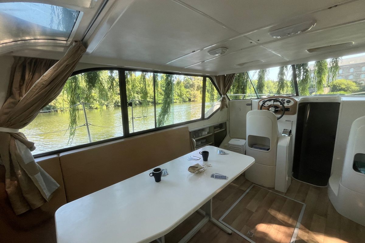 Salon of Concerto 1, a Nicols Confort 1100 motorboat at Sablé-sur-Sarthe, France